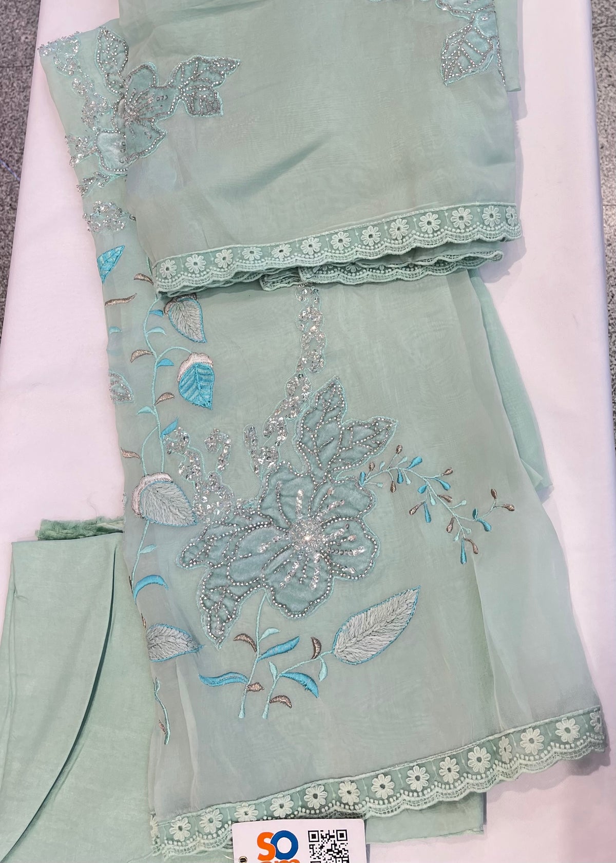Unstitched thread and hand work suit