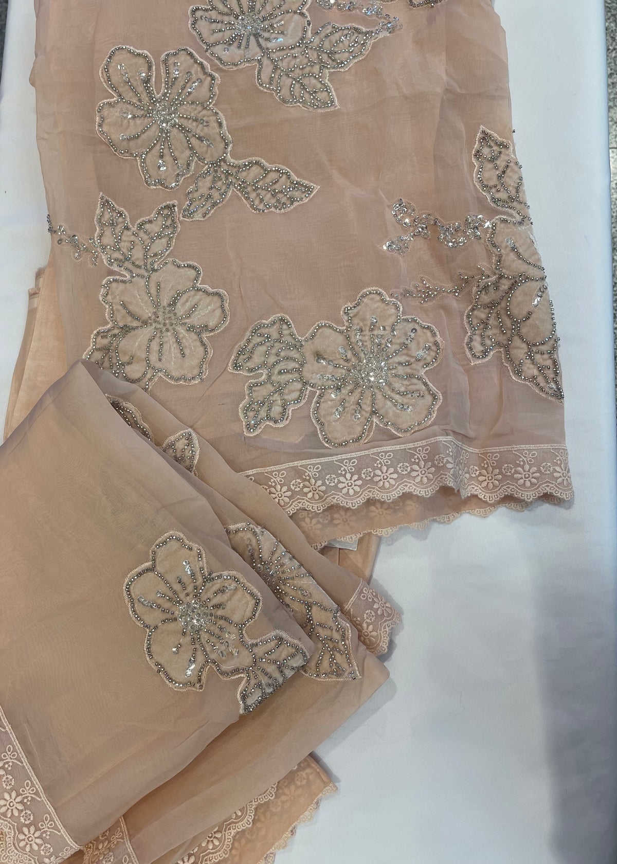 Unstitched thread and hand work suit