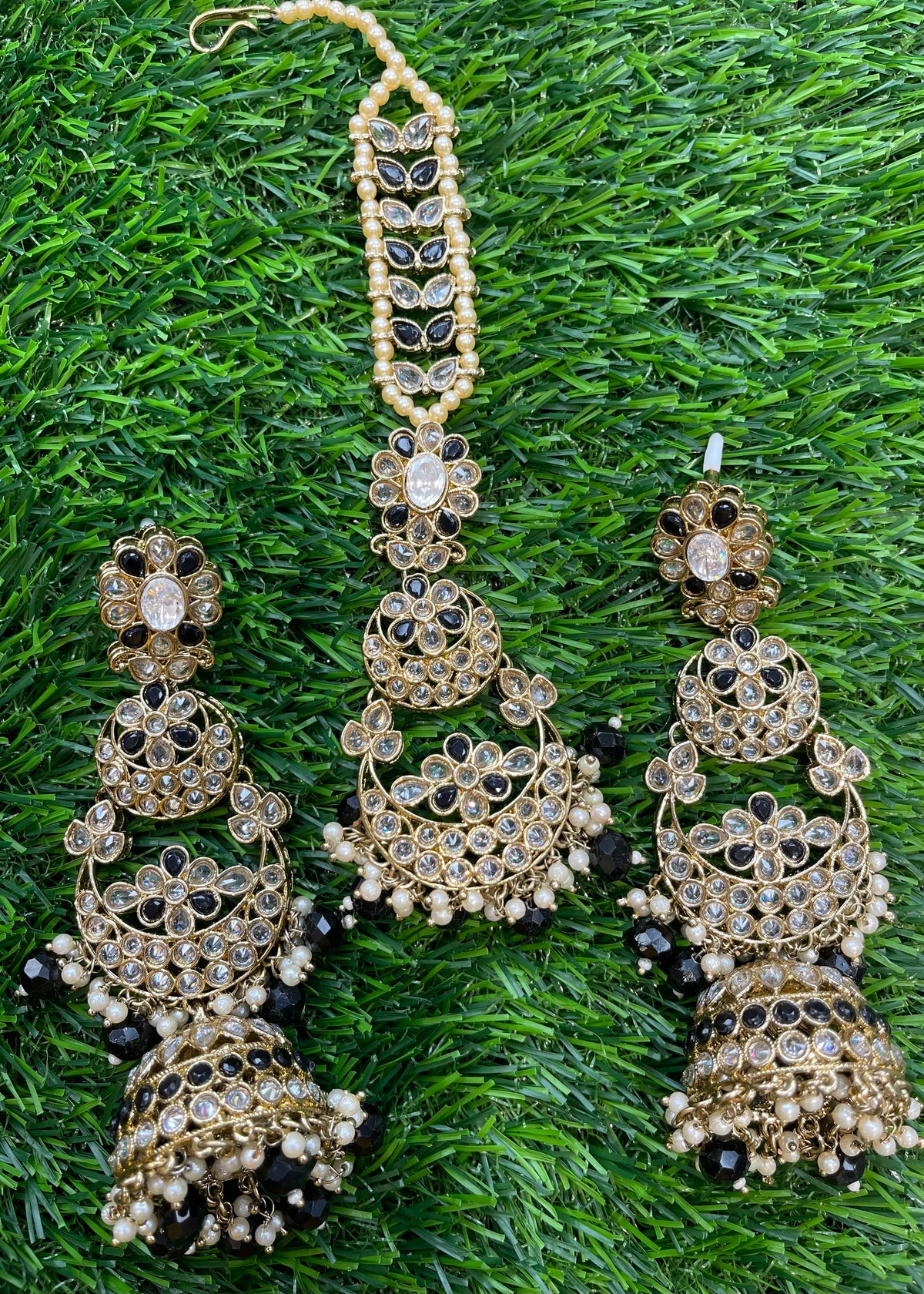 Black necklace set