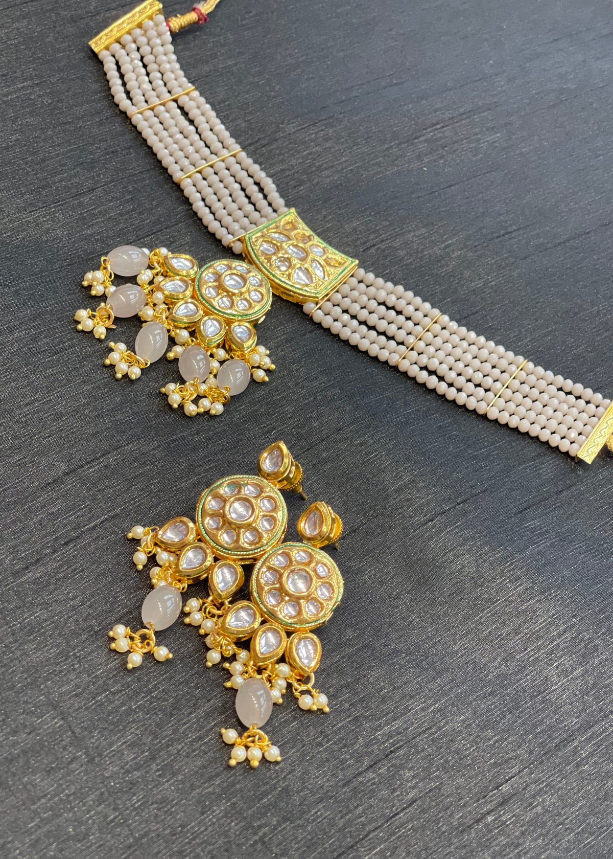 Grey Kundan Jewellery Set